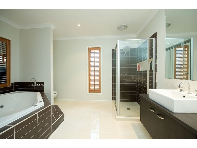 27 Beechworth Avenue, Greenvale VIC 3059