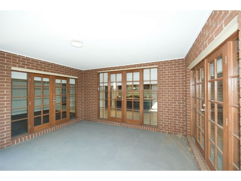 27 Beechworth Avenue, Greenvale VIC 3059