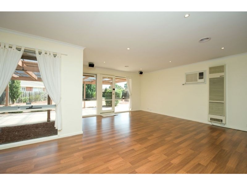 10  Cardiff Court, Craigieburn VIC 3064