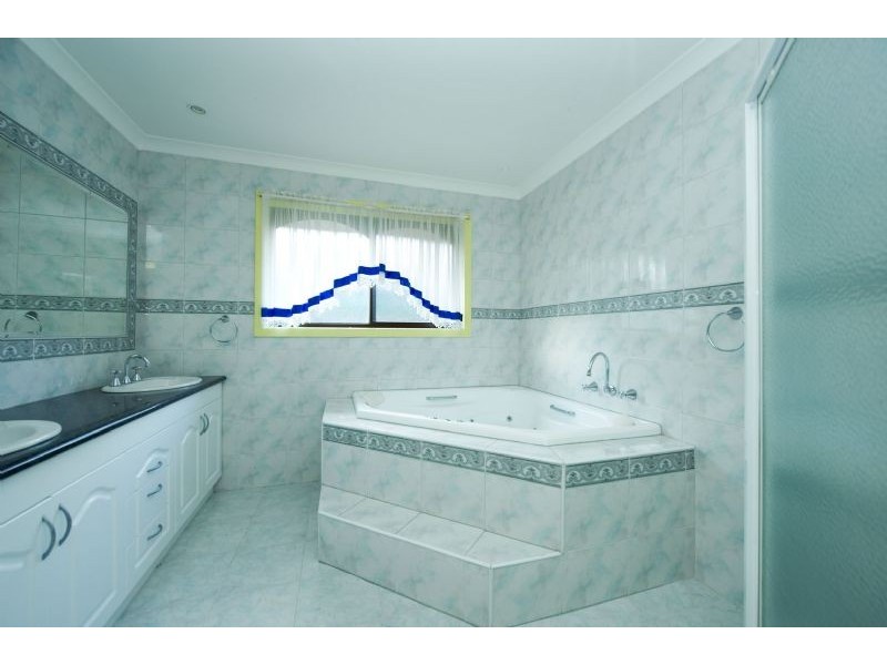 24 Hothlyn Drive, Craigieburn VIC 3064