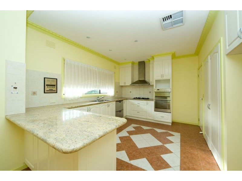 24 Hothlyn Drive, Craigieburn VIC 3064