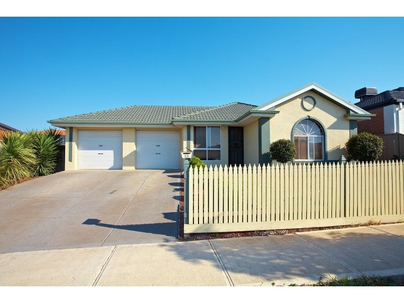 33 Bowral Loop, Craigieburn VIC 3064