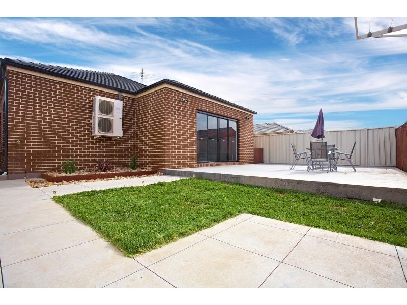 32 Tusmore Rise, Craigieburn VIC 3064
