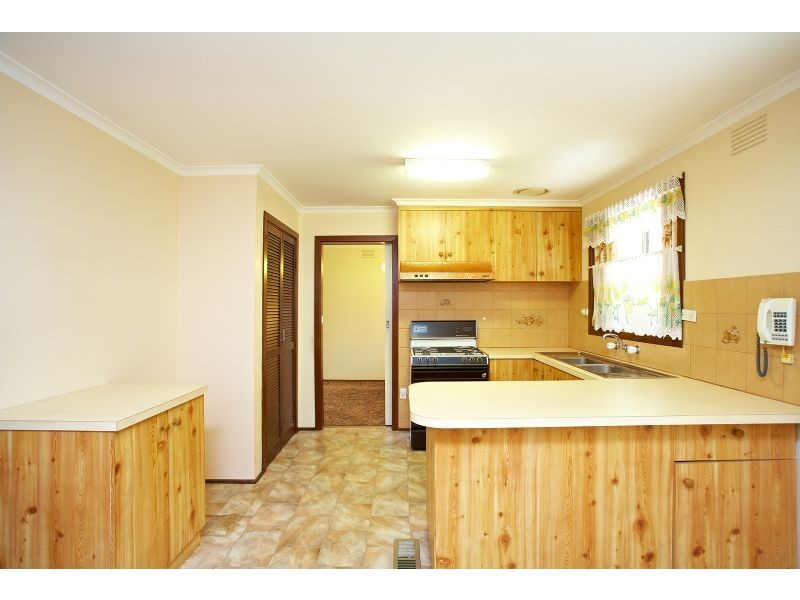 15 Plumpton Avenue, Craigieburn VIC 3064