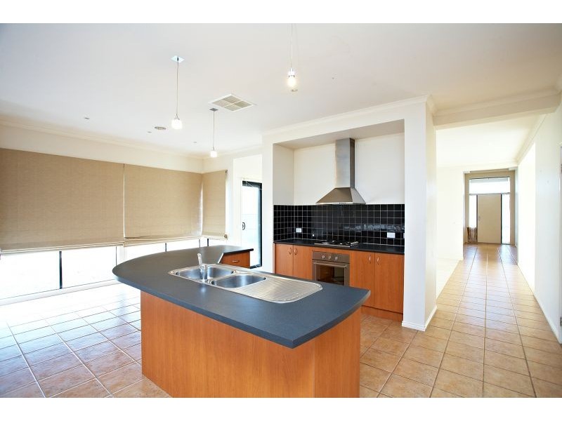 24 Hamilton Hume Parade, Craigieburn VIC 3064