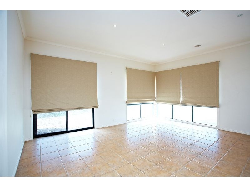 24 Hamilton Hume Parade, Craigieburn VIC 3064