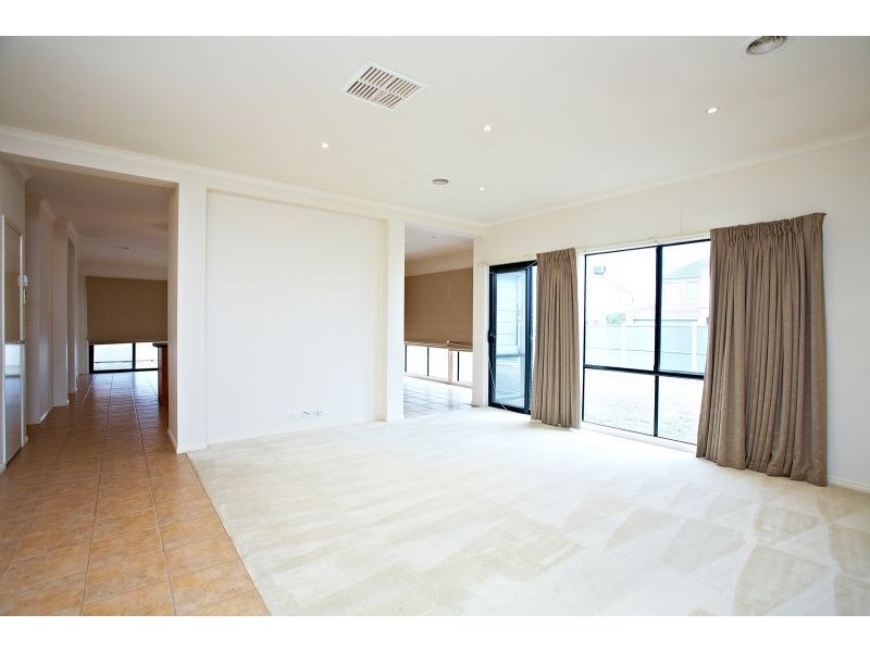 24 Hamilton Hume Parade, Craigieburn VIC 3064