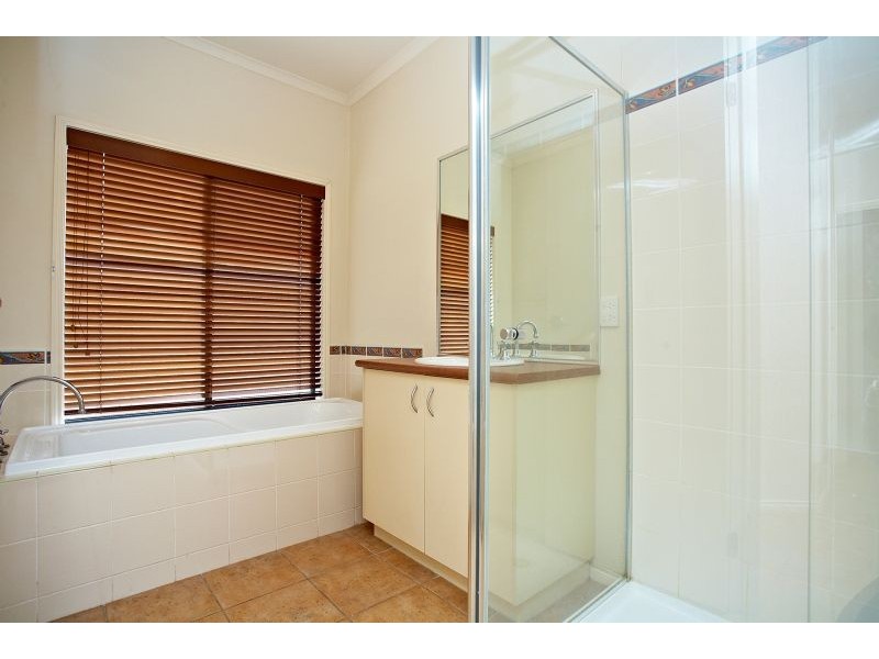 24 Hamilton Hume Parade, Craigieburn VIC 3064