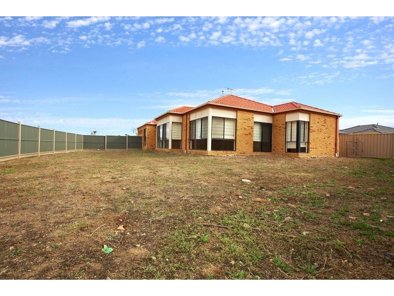 24 Hamilton Hume Parade, Craigieburn VIC 3064