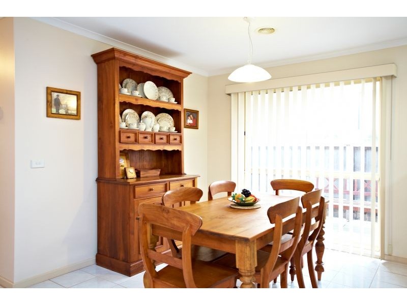 7 Aquila Grove, Roxburgh Park VIC 3064