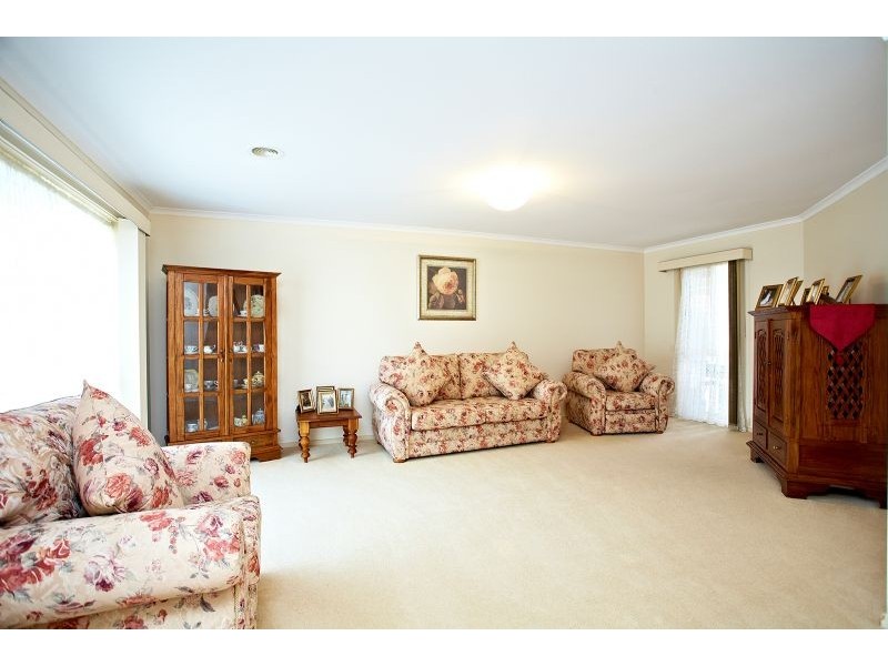 7 Aquila Grove, Roxburgh Park VIC 3064