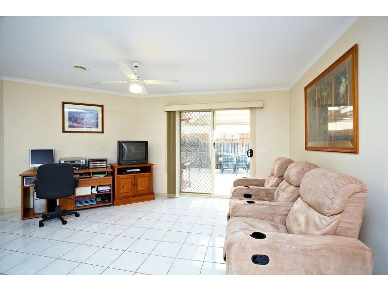 7 Aquila Grove, Roxburgh Park VIC 3064