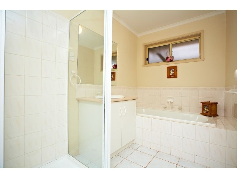 7 Aquila Grove, Roxburgh Park VIC 3064