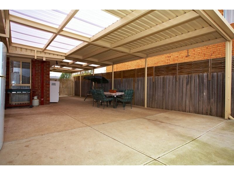 7 Aquila Grove, Roxburgh Park VIC 3064