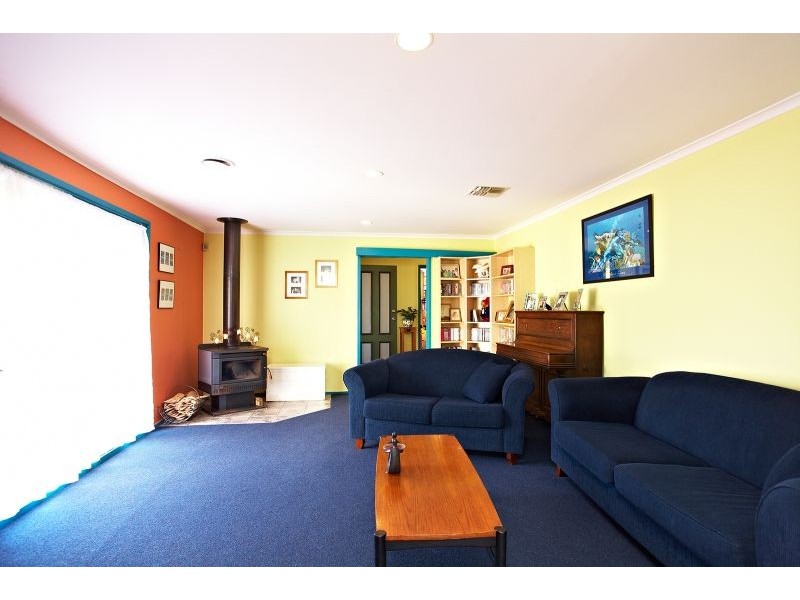 9 Rokeby Crescent, Craigieburn VIC 3064