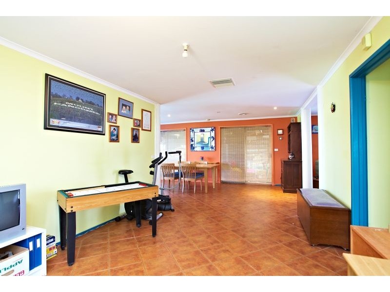 9 Rokeby Crescent, Craigieburn VIC 3064