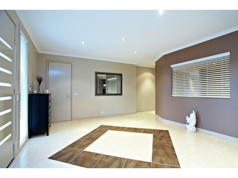 17 Middlesborough Drive, Craigieburn VIC 3064