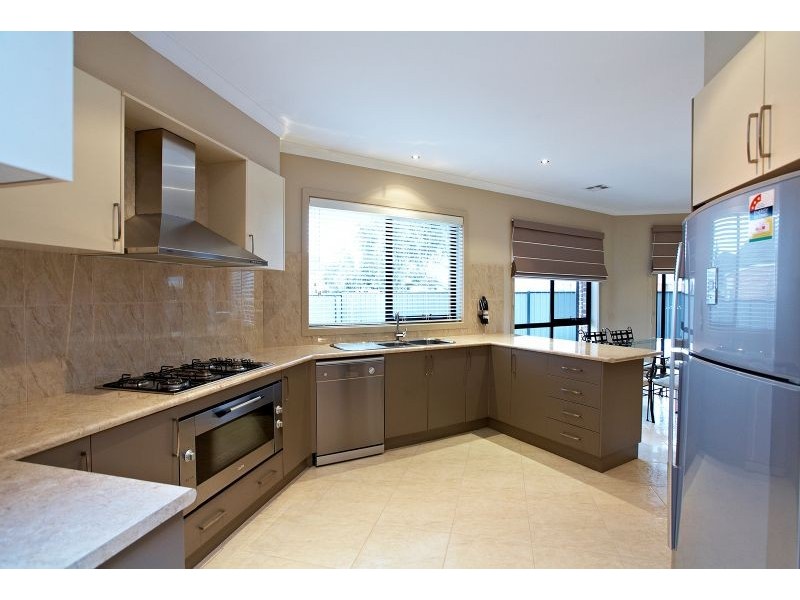 17 Middlesborough Drive, Craigieburn VIC 3064