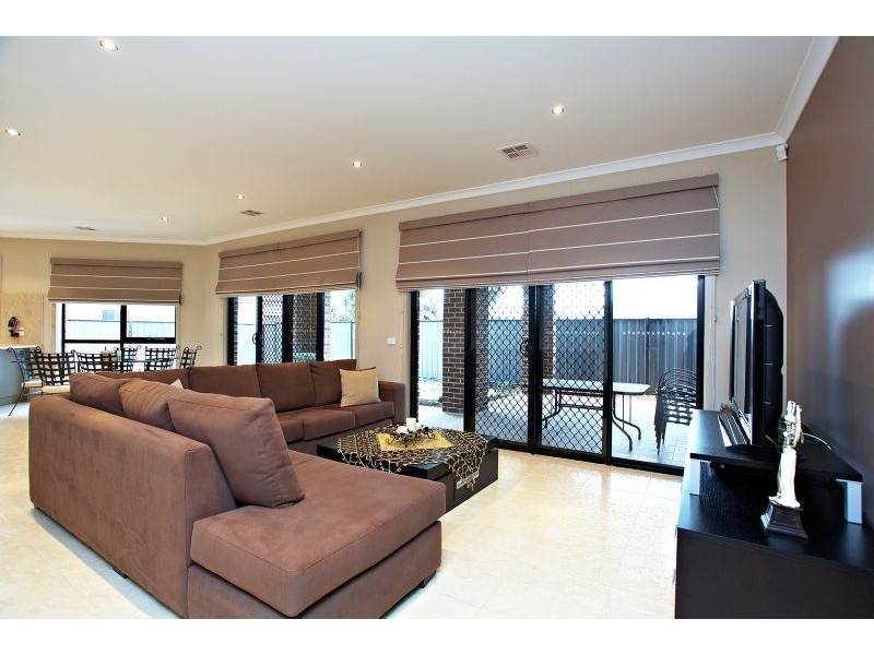 17 Middlesborough Drive, Craigieburn VIC 3064