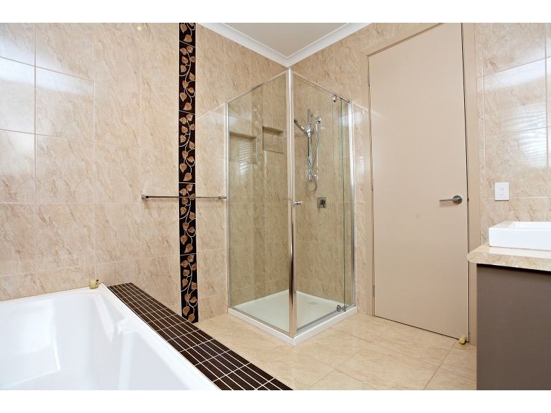 17 Middlesborough Drive, Craigieburn VIC 3064