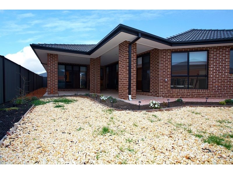 17 Middlesborough Drive, Craigieburn VIC 3064