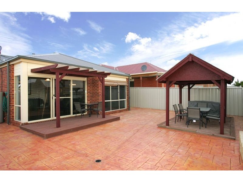 9  Parkstone View, Craigieburn VIC 3064