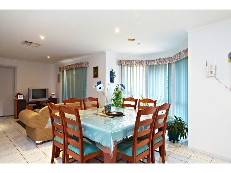 12 Sheridan Way, Roxburgh Park VIC 3064