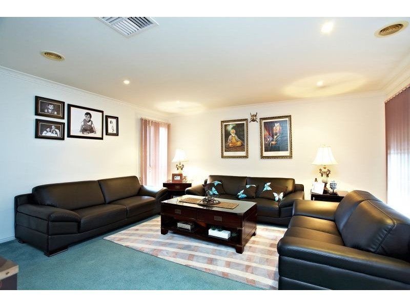 12 Sheridan Way, Roxburgh Park VIC 3064