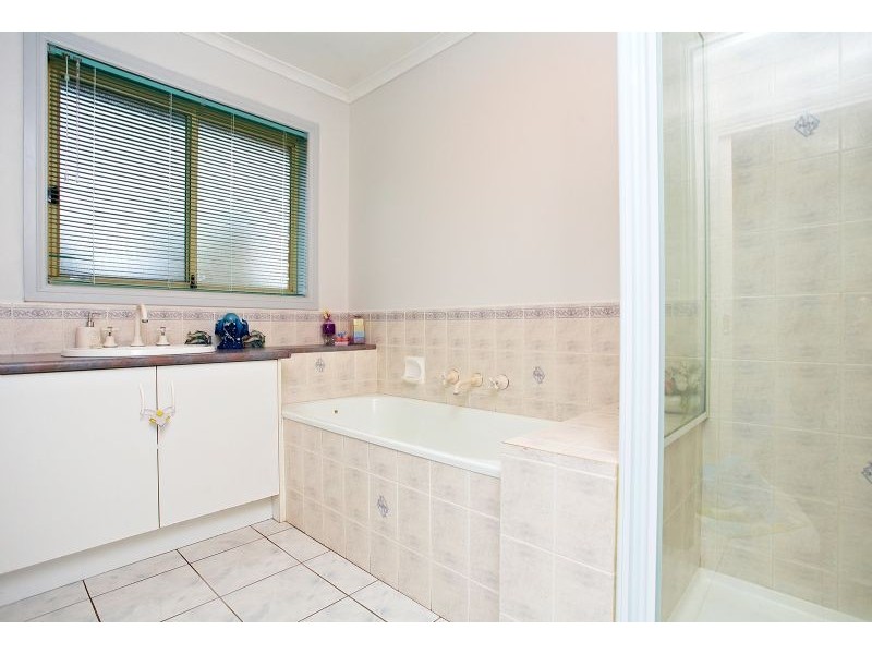 12 Sheridan Way, Roxburgh Park VIC 3064