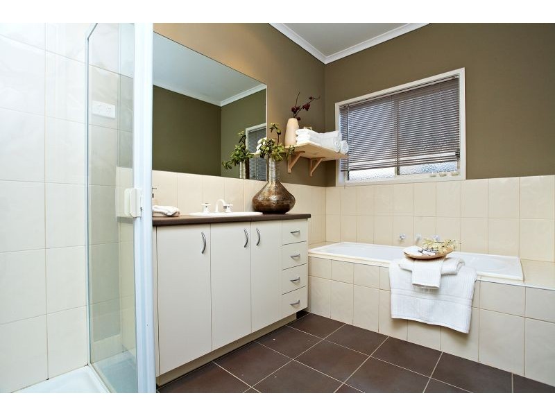 1  Floreat Grove, Craigieburn VIC 3064