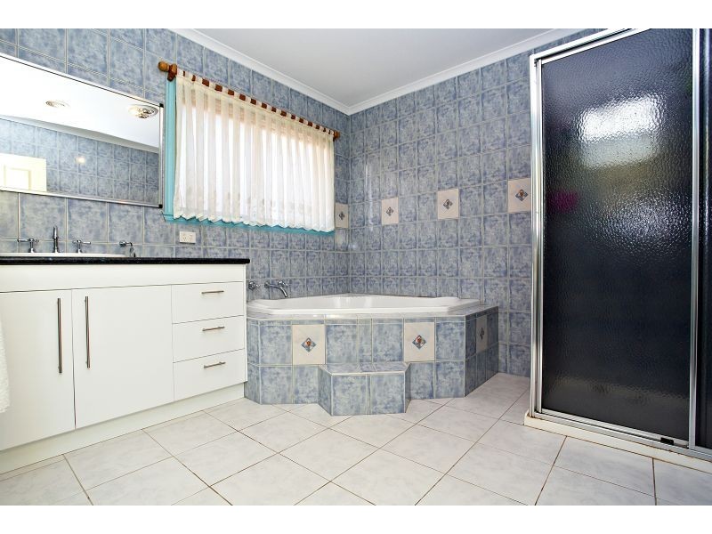 14 Ninnis Court, Roxburgh Park VIC 3064