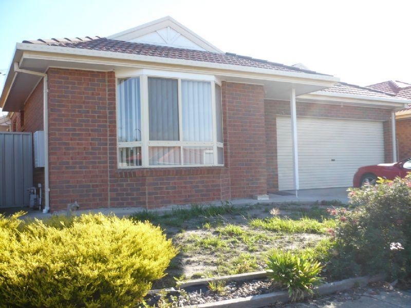 10 Woodlea Crescent, Craigieburn VIC 3064