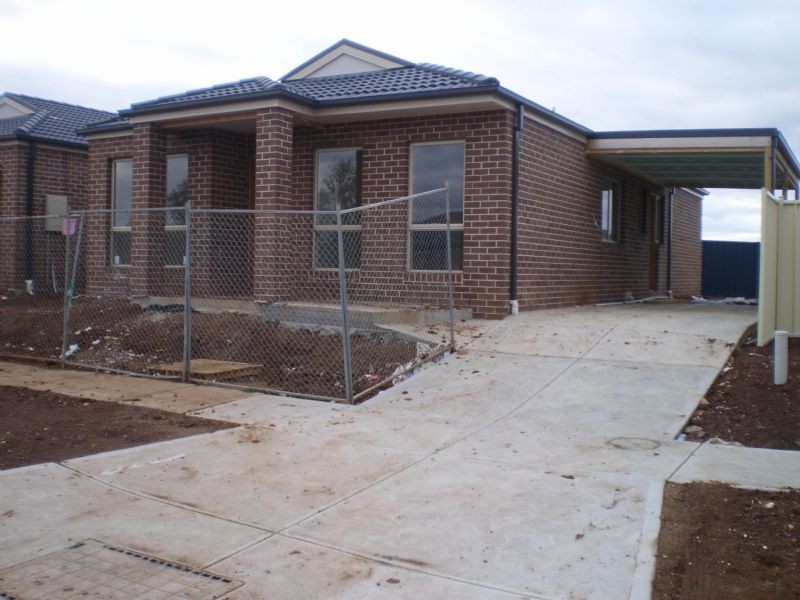 3/81 Dalray Cres, Kurunjang VIC 3337