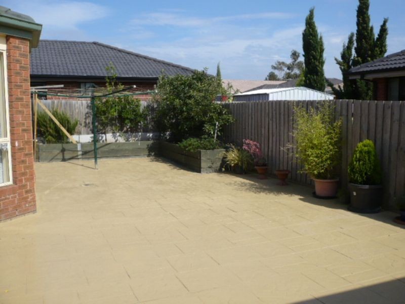 60 Yarcombe Cres, Craigieburn VIC 3064