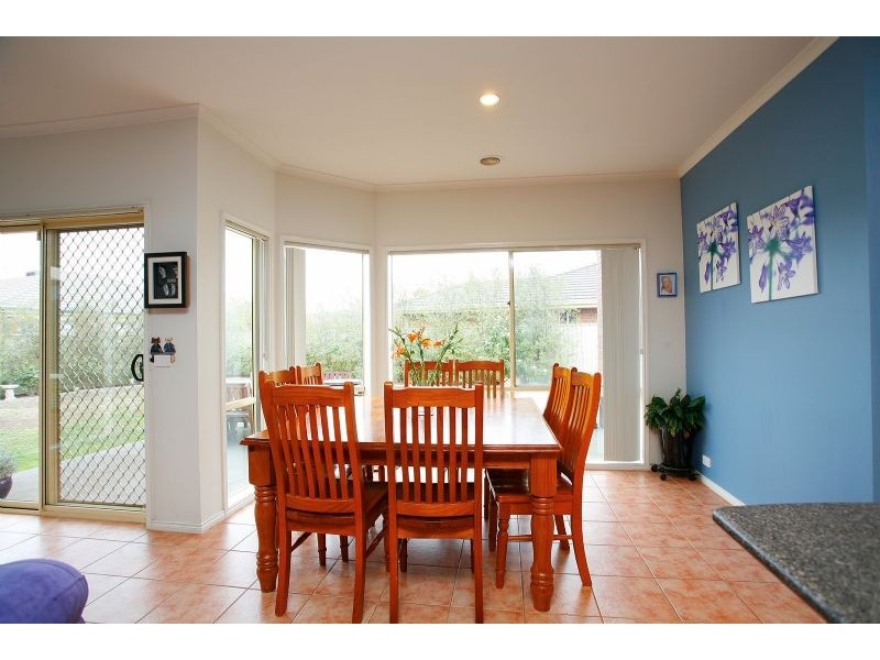 36 Stoneleigh Place, Craigieburn VIC 3064