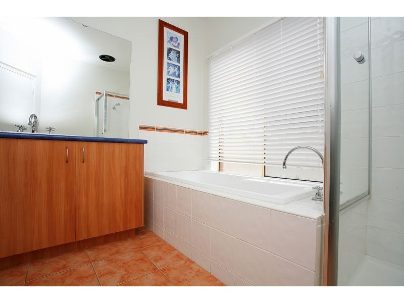 36 Stoneleigh Place, Craigieburn VIC 3064