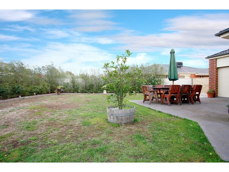 36 Stoneleigh Place, Craigieburn VIC 3064