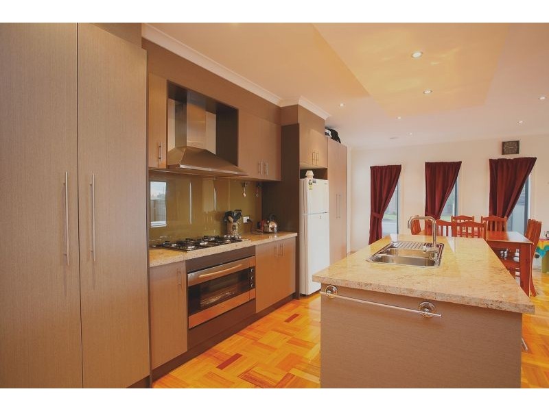 15 Highbury Circuit, Craigieburn VIC 3064