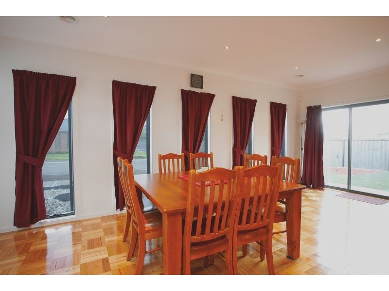 15 Highbury Circuit, Craigieburn VIC 3064