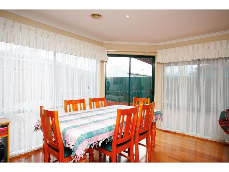 29 Volantis Crescent, Roxburgh Park VIC 3064