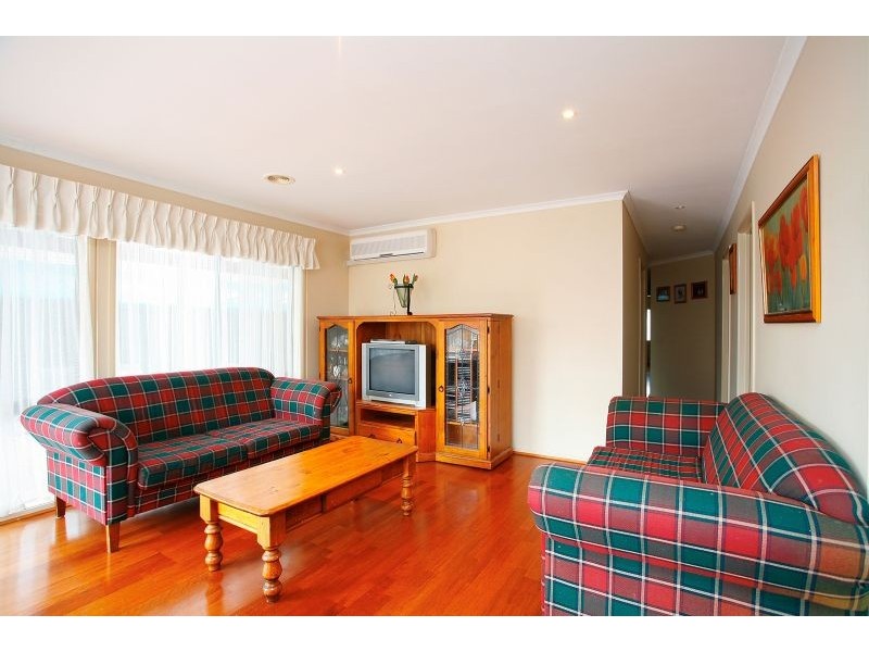 29 Volantis Crescent, Roxburgh Park VIC 3064