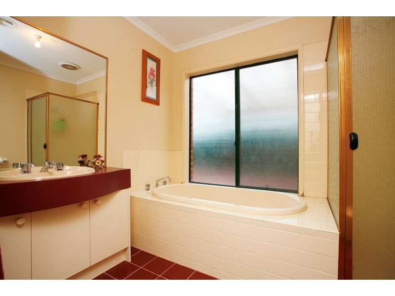 29 Volantis Crescent, Roxburgh Park VIC 3064