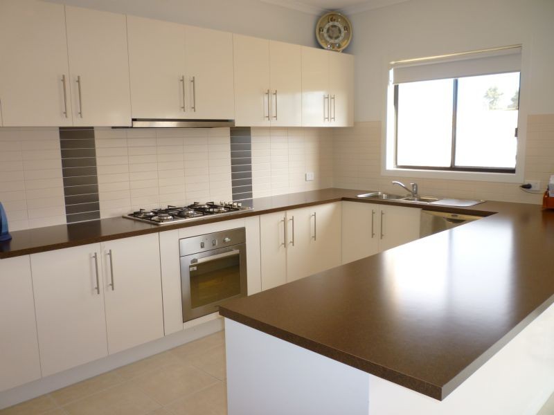 3 Watersedge Way, Roxburgh Park VIC 3064