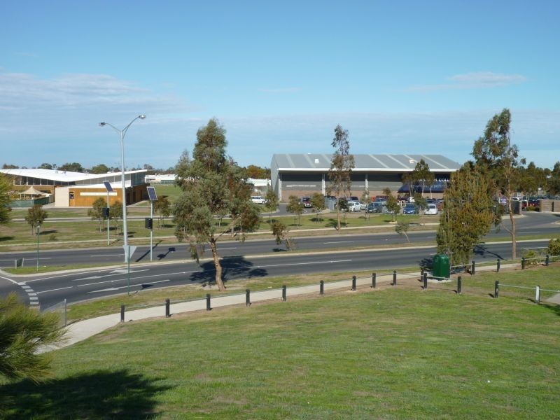 3 Watersedge Way, Roxburgh Park VIC 3064
