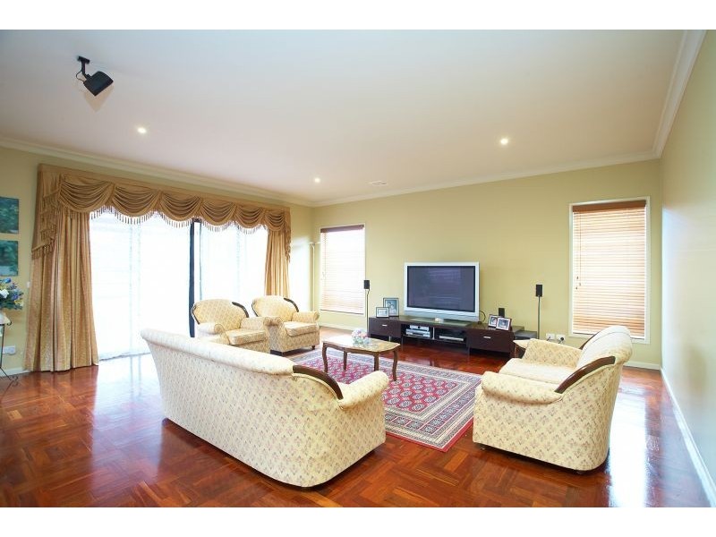 6 Deauville Green, Craigieburn VIC 3064