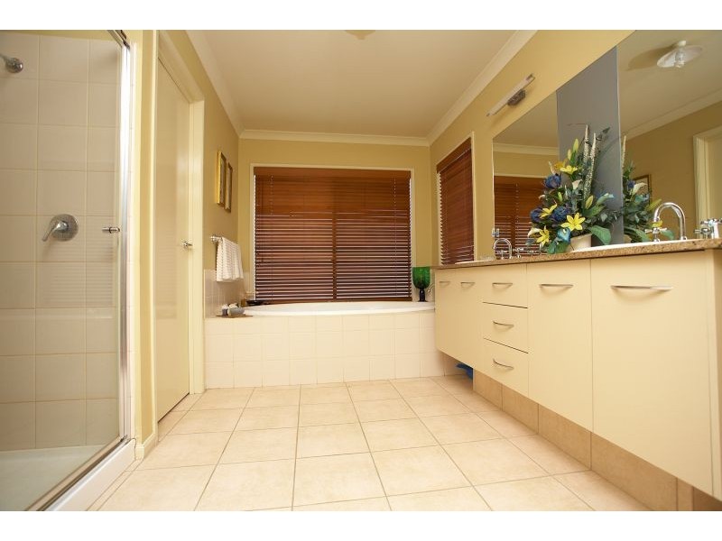 6 Deauville Green, Craigieburn VIC 3064