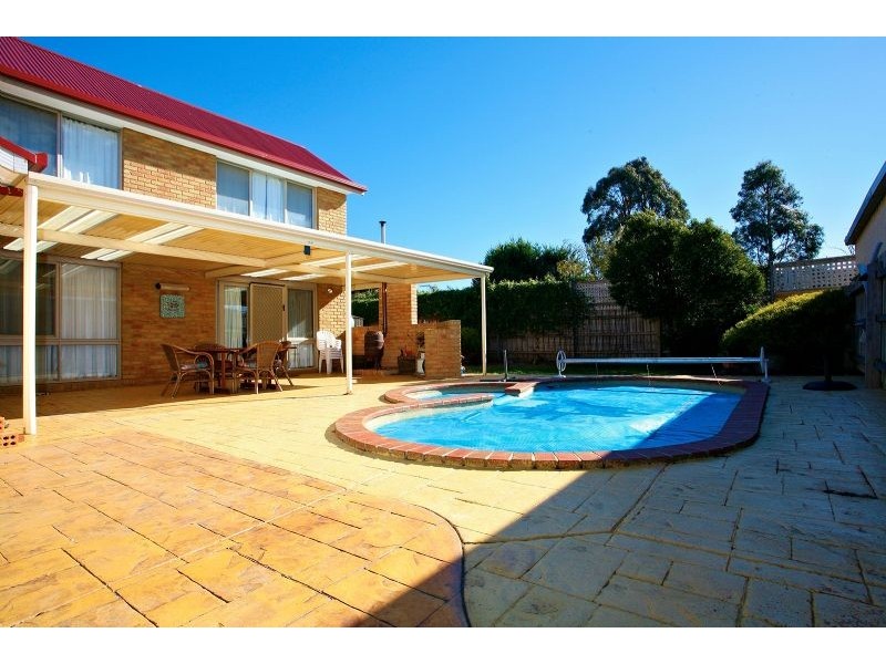 28 Newlyn Drive, Craigieburn VIC 3064