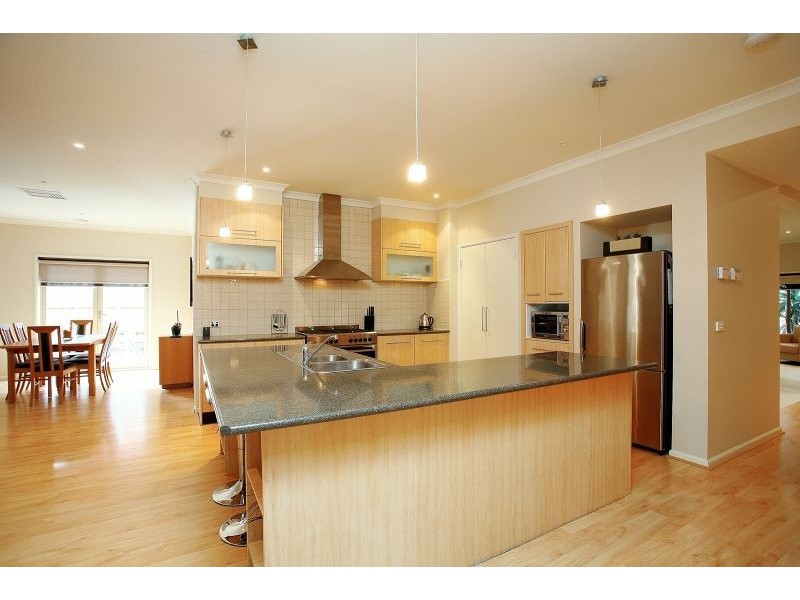 8 Garfield Way, Craigieburn VIC 3064