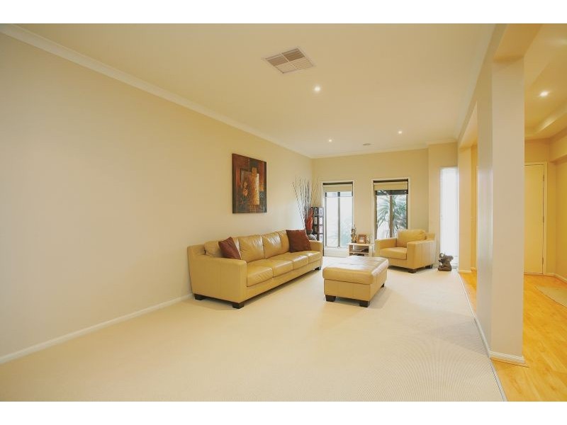 8 Garfield Way, Craigieburn VIC 3064