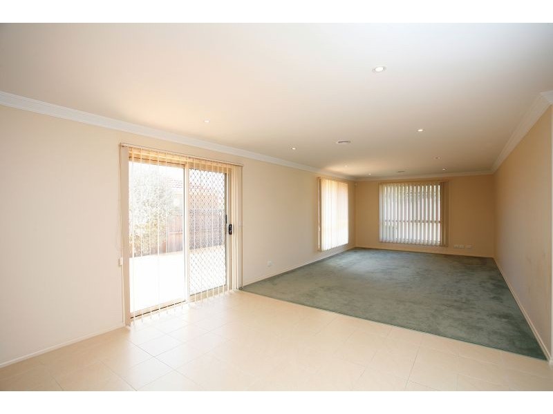 5 Rosemont Way, Roxburgh Park VIC 3064